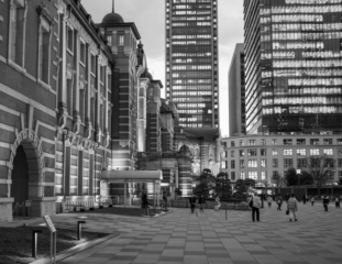 Japan5-Jan08- 09 The forecourt in front of Tokyo St, Tokyo