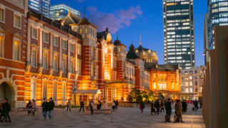 Japan5-Jan08- 10 The forecourt in front of Tokyo St, Tokyo